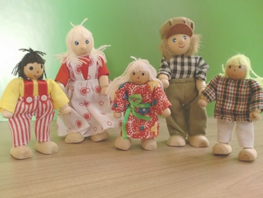 Fachgebiet Pädiatrie in der Praxis für Ergotherapie Görden Puppen Familie